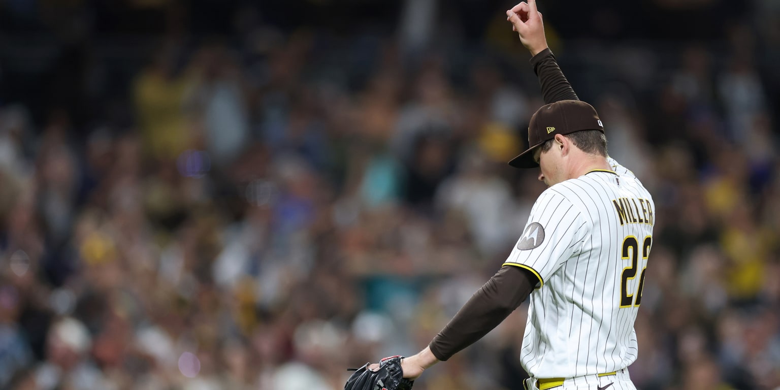 Mason Miller debuts crazy, Force-aided pitch ... with Grogu's help!