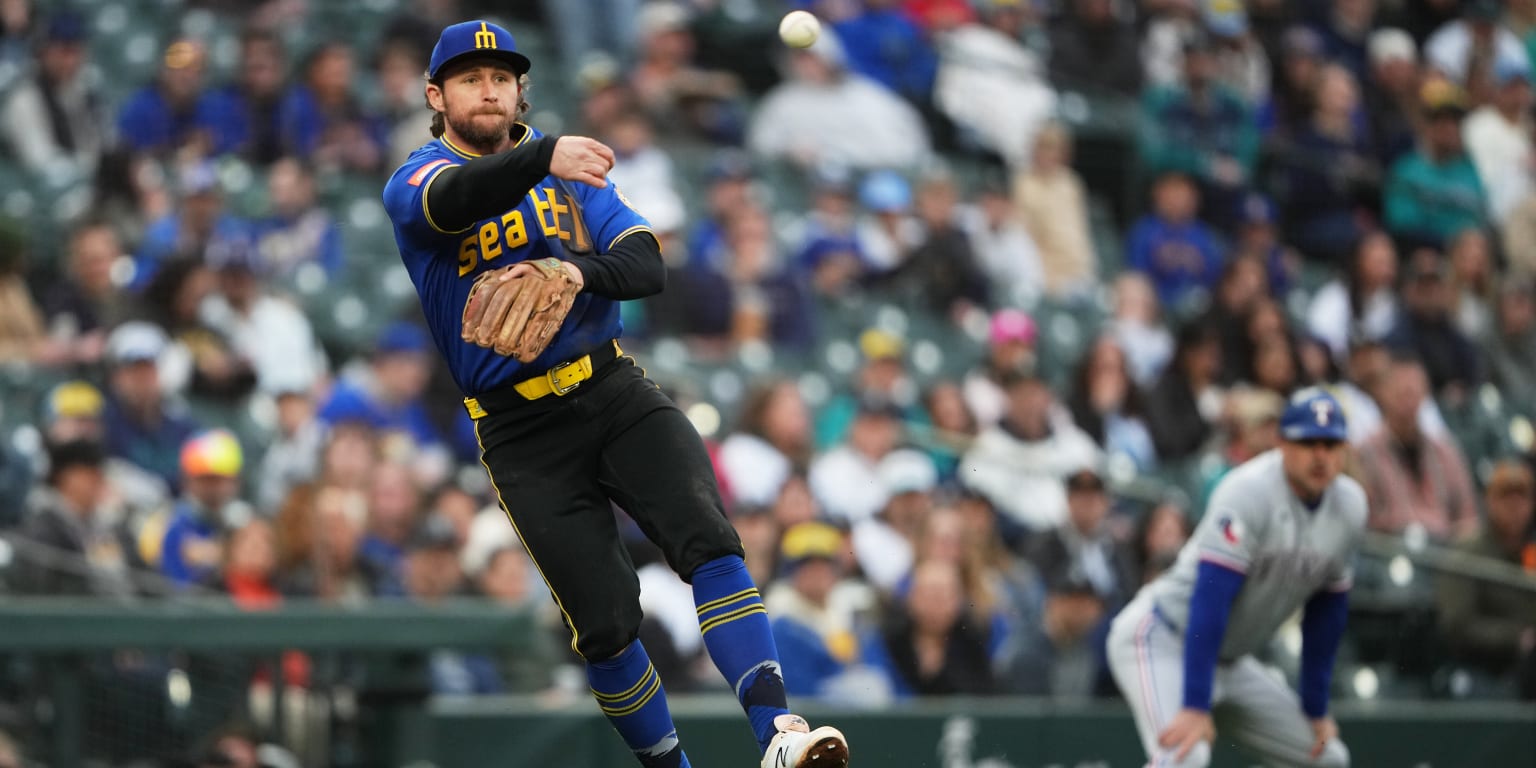 Brendan Donovan exits Mariners game vs. Rangers with injury