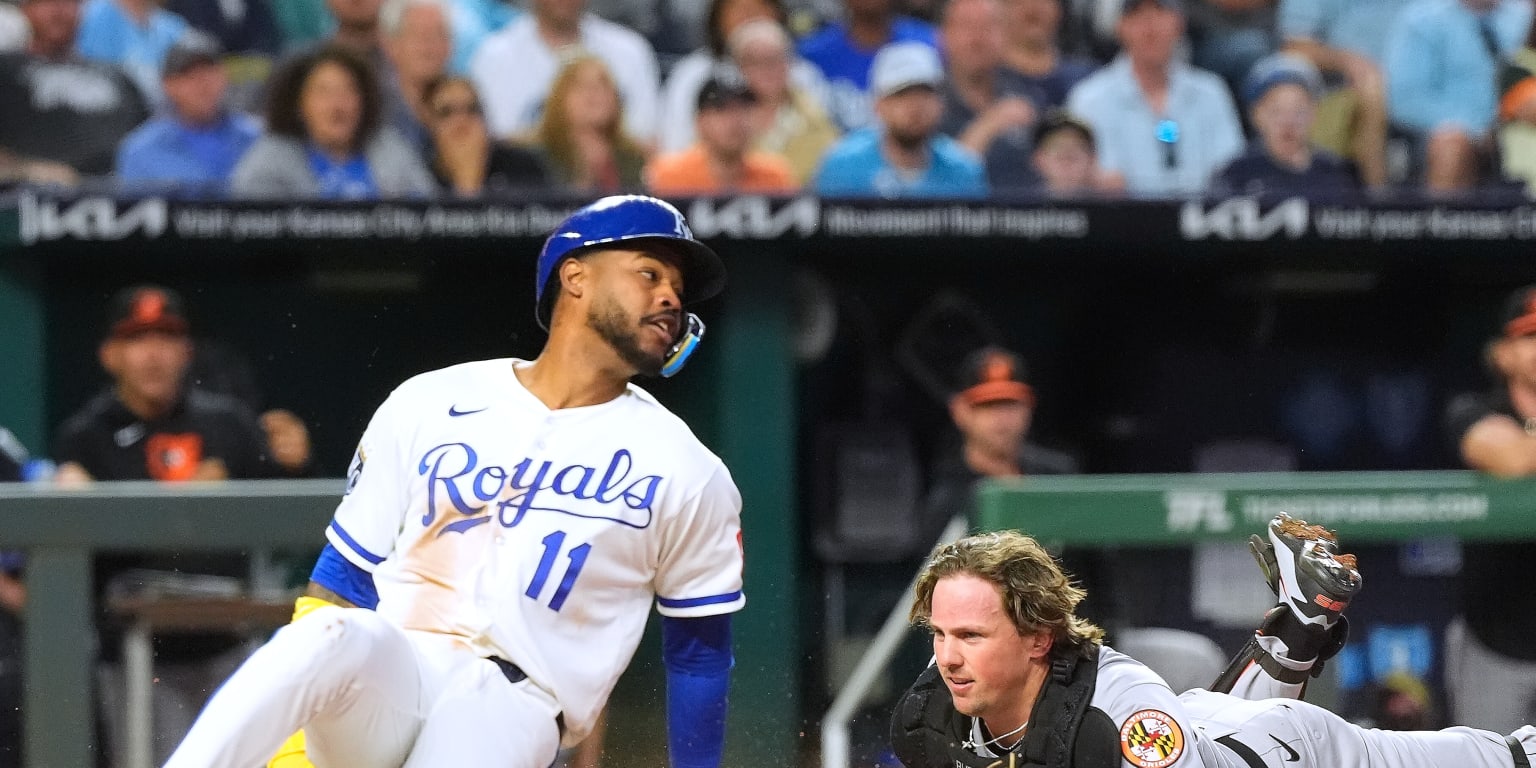 Garcia exits Wednesday's game with right elbow soreness