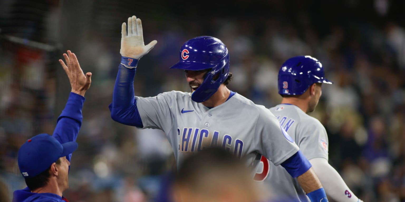 Swanson's ninth-inning blast stakes Cubs to 10th straight win