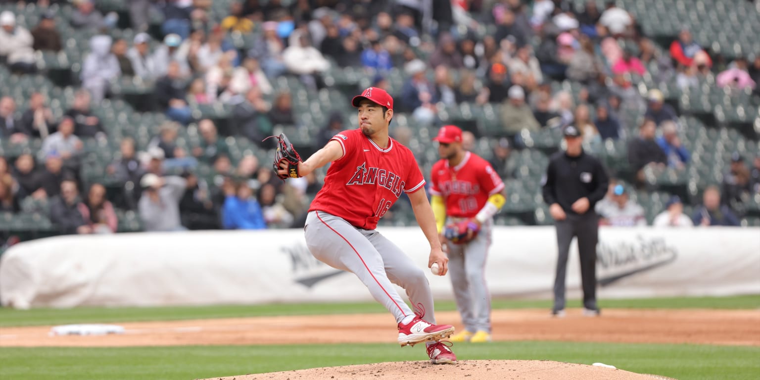 Kikuchi exits start vs. White Sox with left shoulder tightness