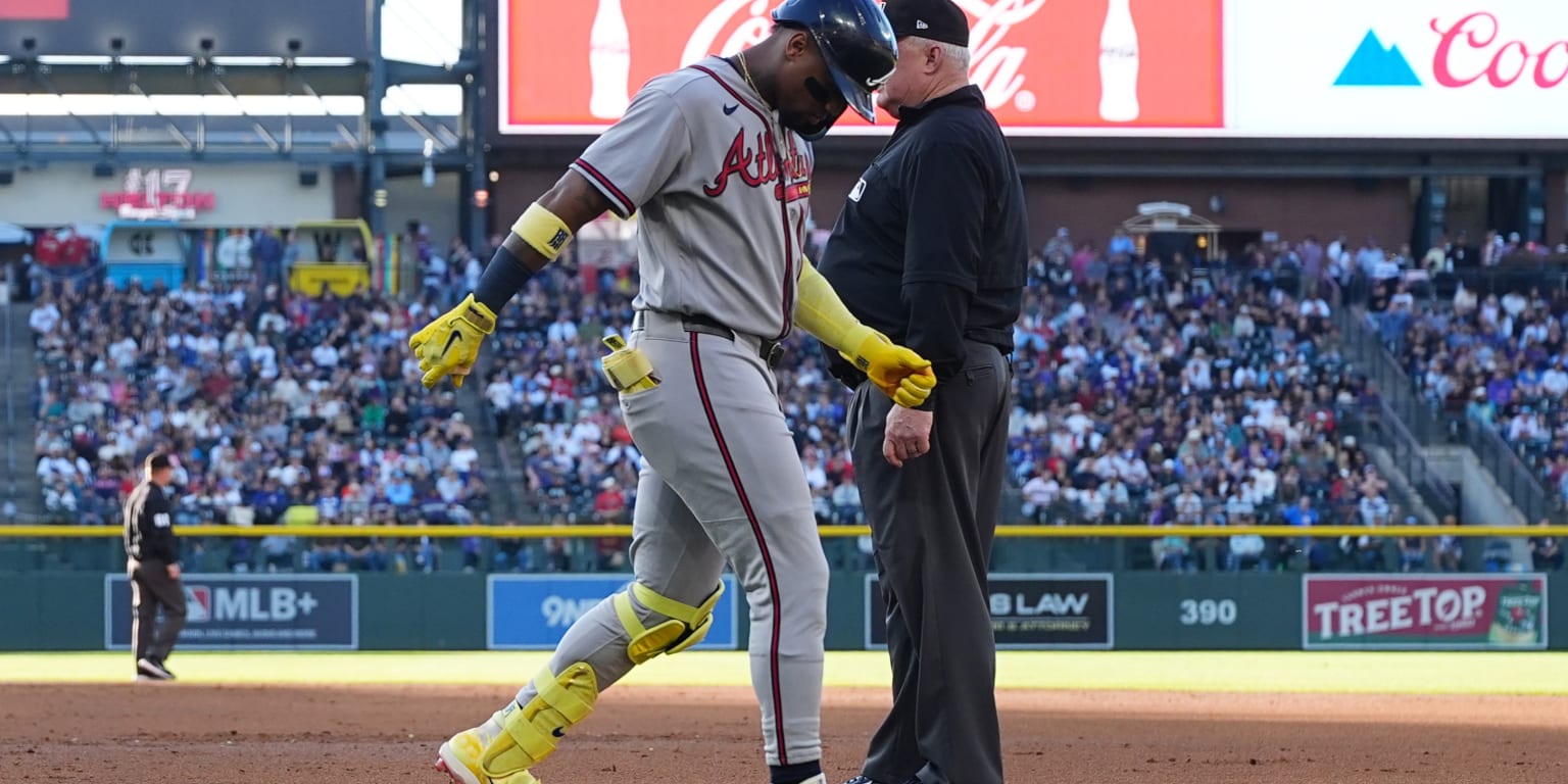 Acuña exits with left hamstring tightness, Braves waiting for MRI results