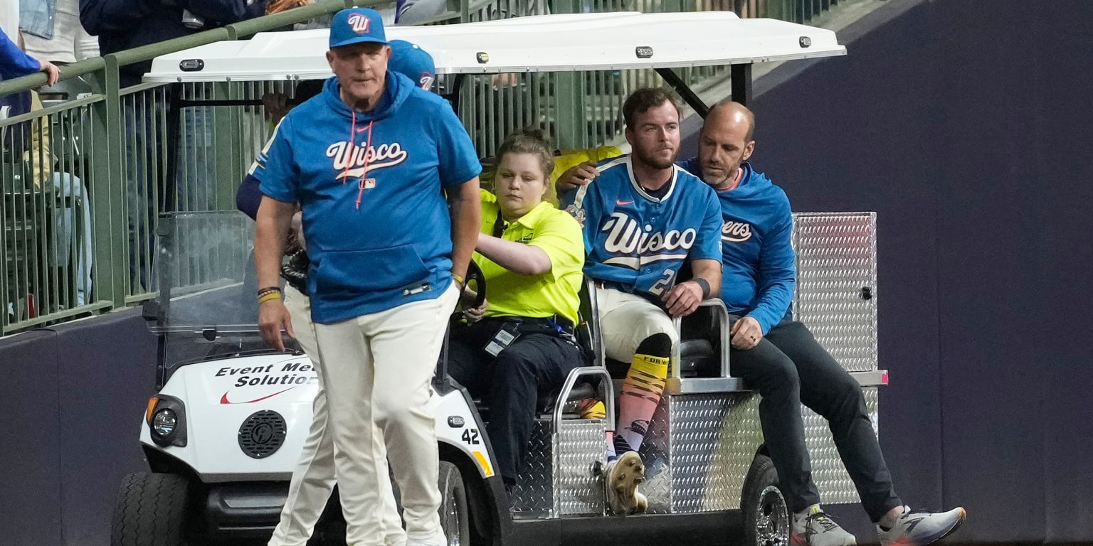 Brewers' Lockridge carted off field after slamming knee into wall