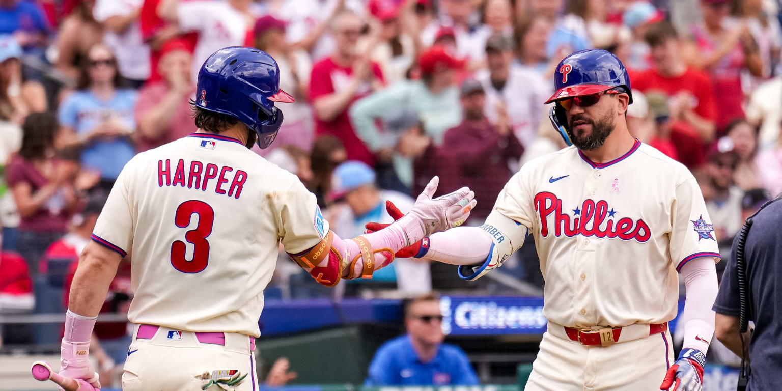 Schwarber (TWICE) homers in 4th straight, claims share of MLB lead
