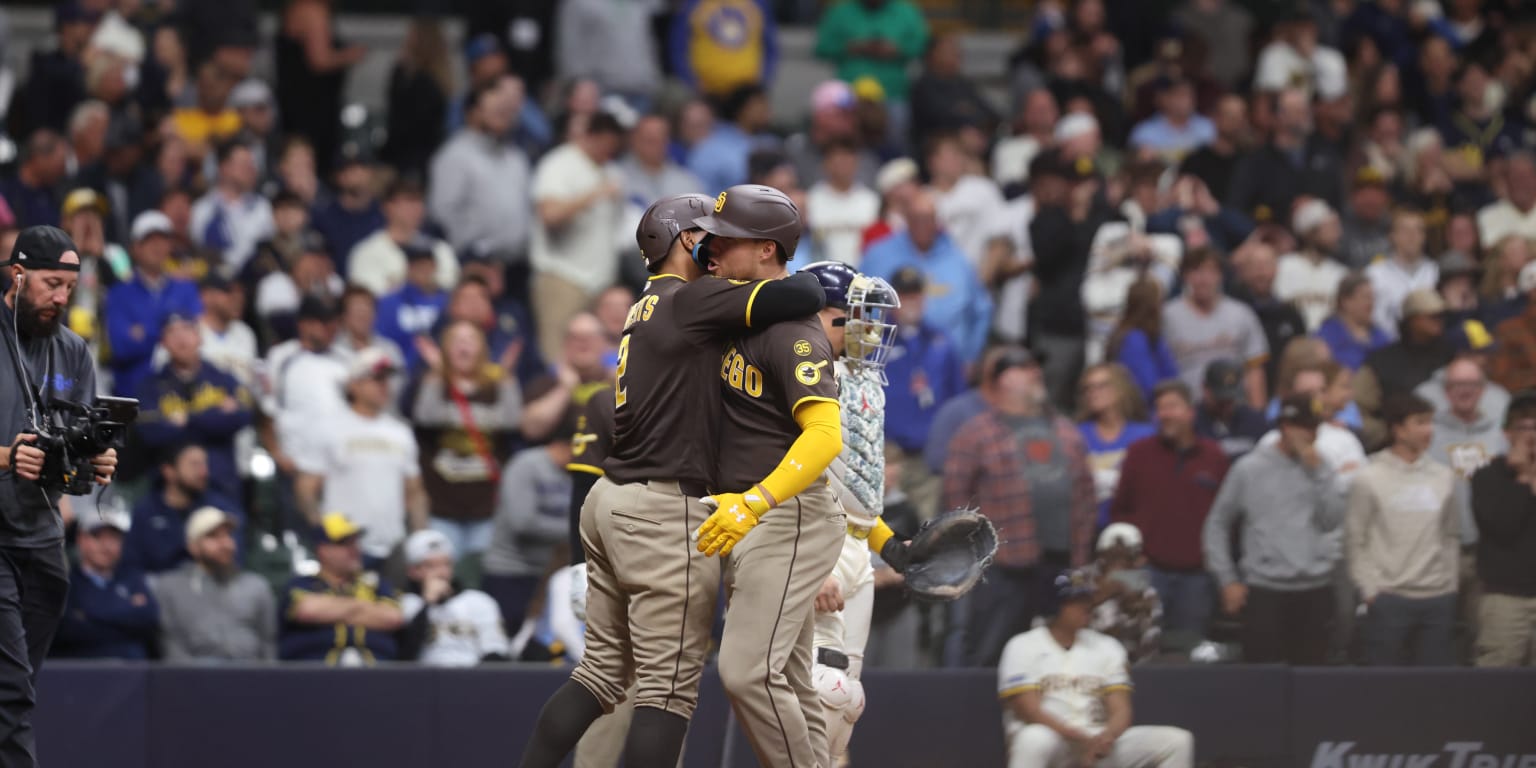 Down to last out, Padres get HR from Sheets to beat Brewers