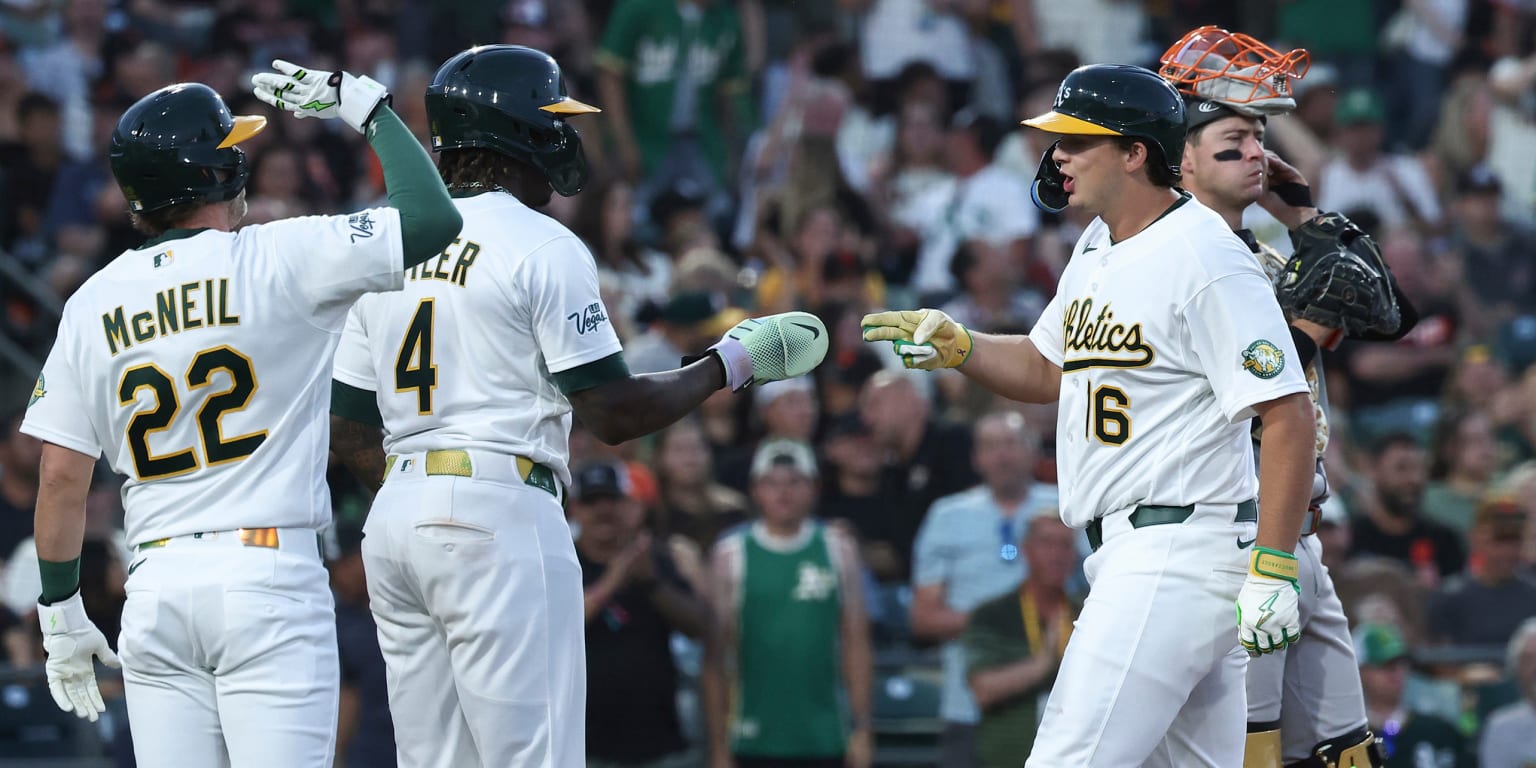 Kurtz homers in 3rd straight game, extends MLB-best on-base streak