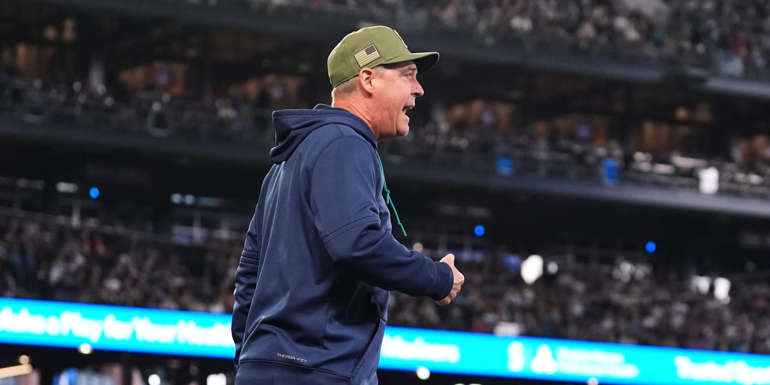 Wilson ejected after check-swing calls end up costing Gilbert, Mariners