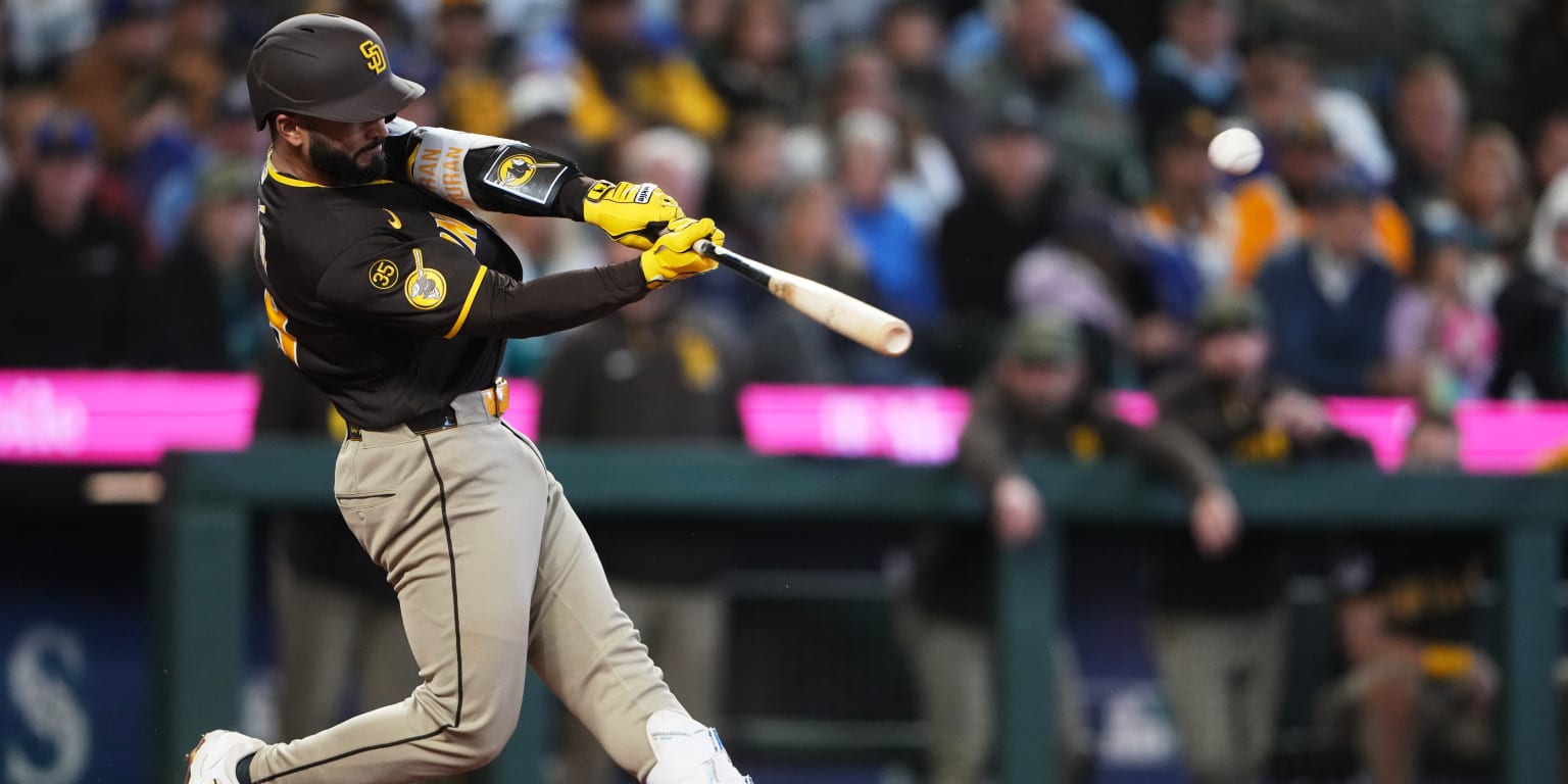 After 11 years in Minors, 28-year-old rookie makes 1st MLB hit a homer