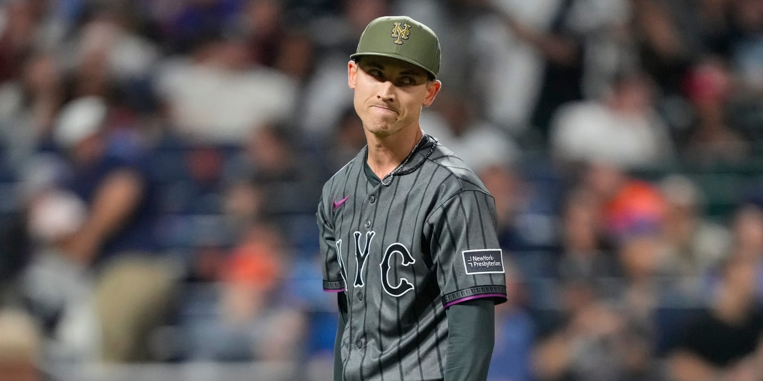 Weaver can't help but smirk after stifling Yankees' bases-loaded threat