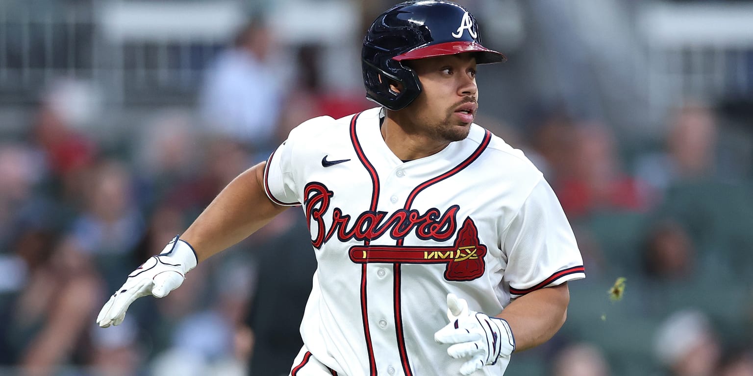 Braves place Baldwin on IL with oblique strain