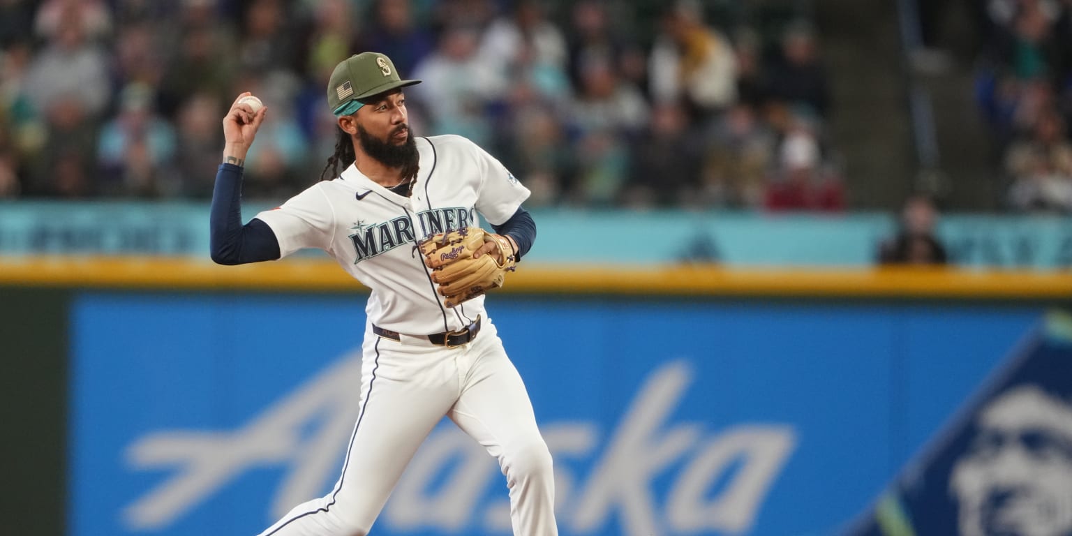 Crawford takes grounders at third in potential glimpse of M's future