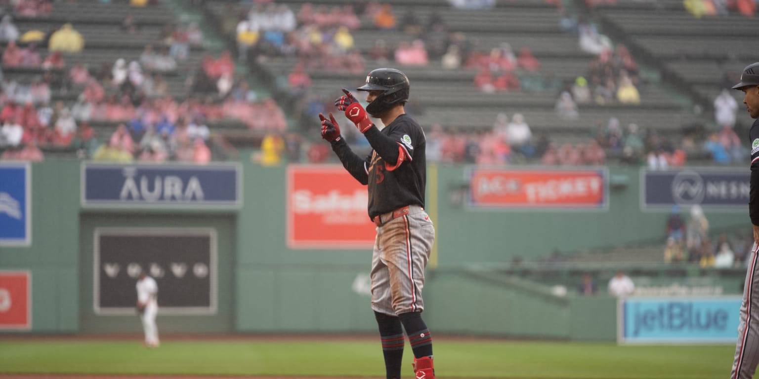 Twins withstand elements, storm from behind for first Fenway sweep since '94