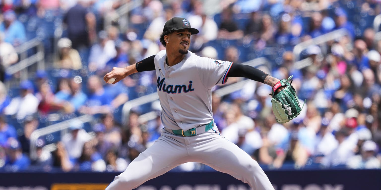 Pérez exits start vs. Toronto with hamstring spasm; will undergo imaging Thursday
