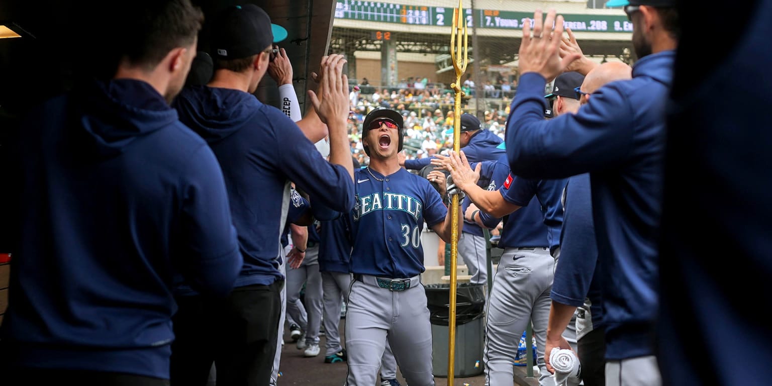 Mariners sweep A's, move into first place in AL West