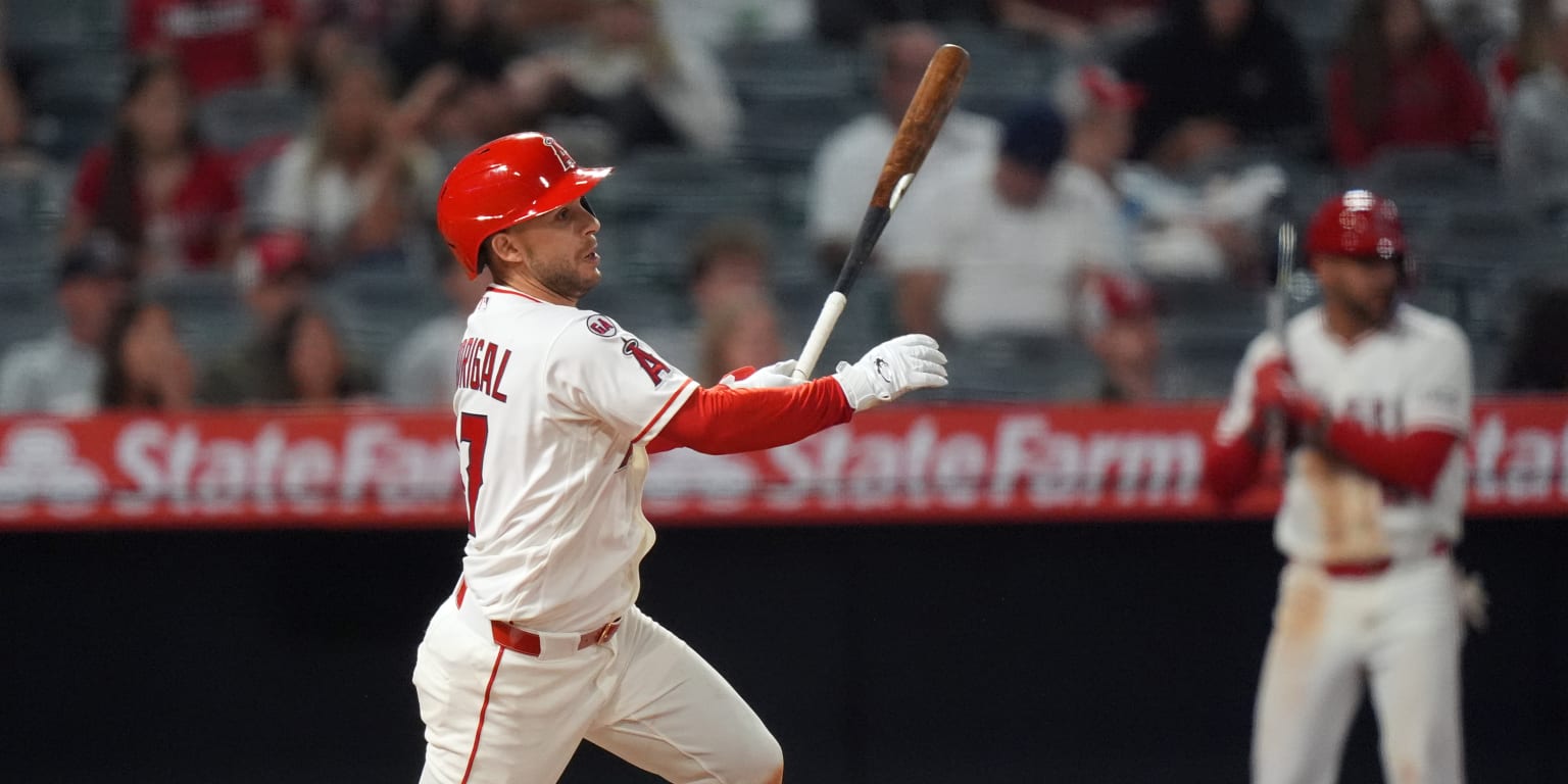 Angels' offense stays hot with 16-hit, 11-run barrage vs. Rockies