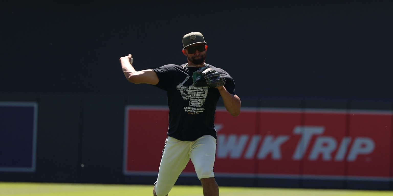 Twins recall Lewis from Triple-A, set for utility infielder role