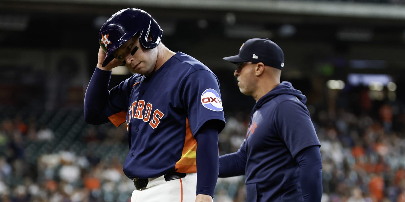 Allen exits (left hamstring) while filling in for Altuve on day off 