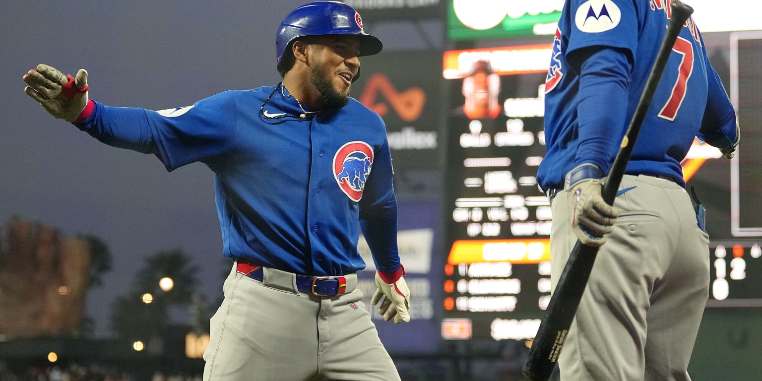 Ramírez knows exactly what to do with first MLB home run ball