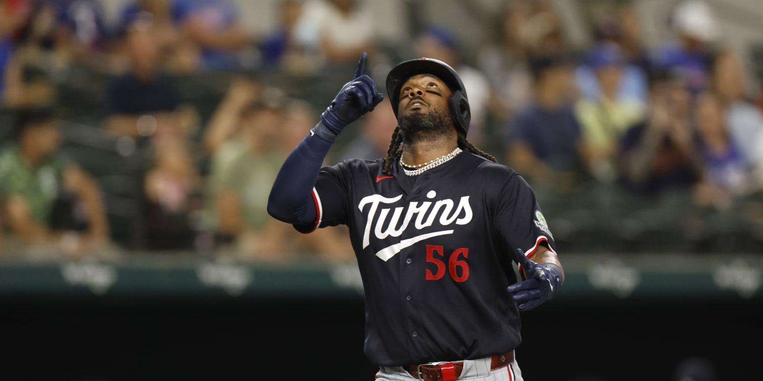 Bell enjoys homecoming with Texas-sized ambush in Twins' win