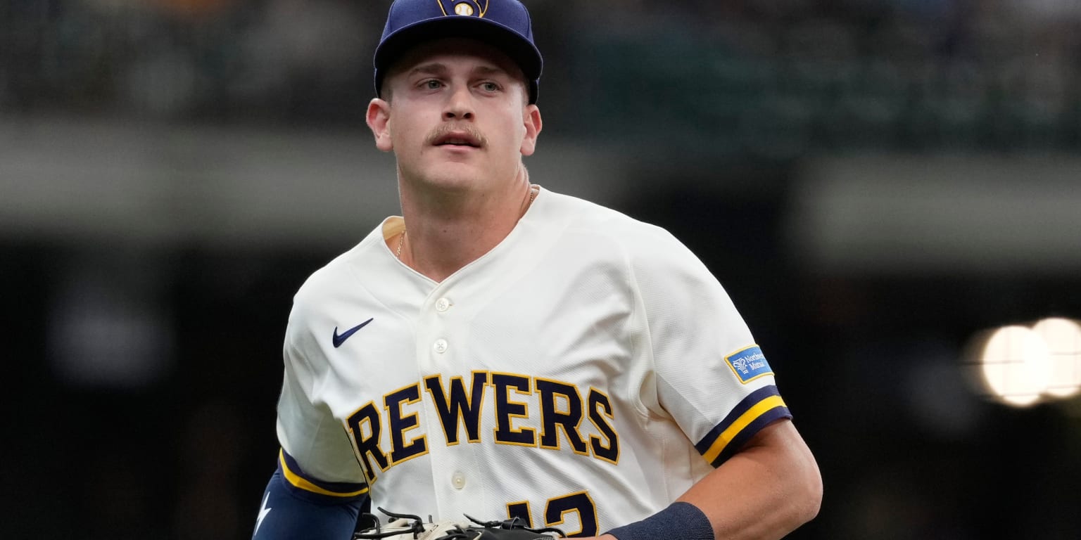 Pratt digs those winning 'vibes' and starts first double play in MLB debut