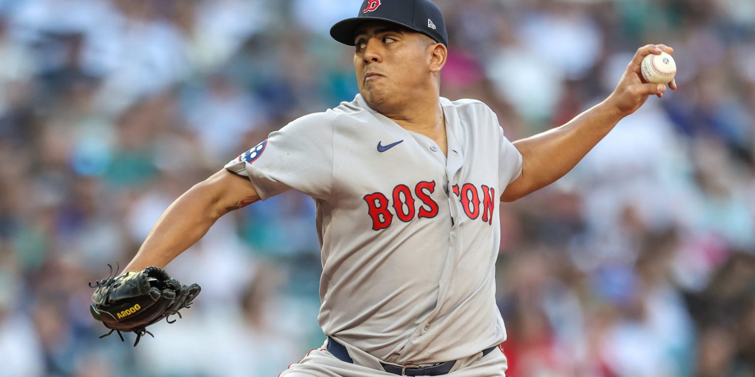 Suarez takes no-hit bid into seventh in win over Mariners
