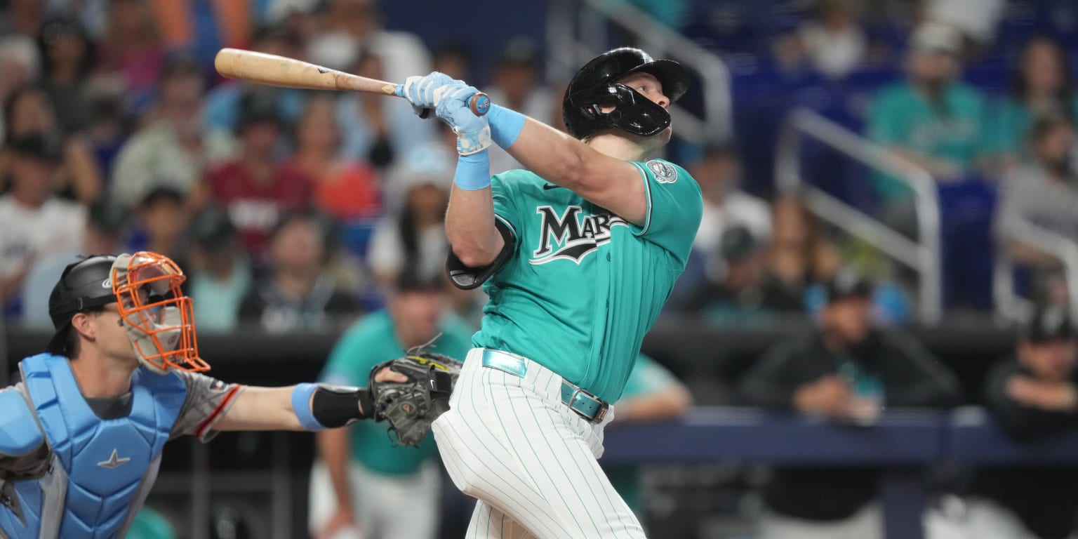 Marlins' June surge continues with sweep of Giants