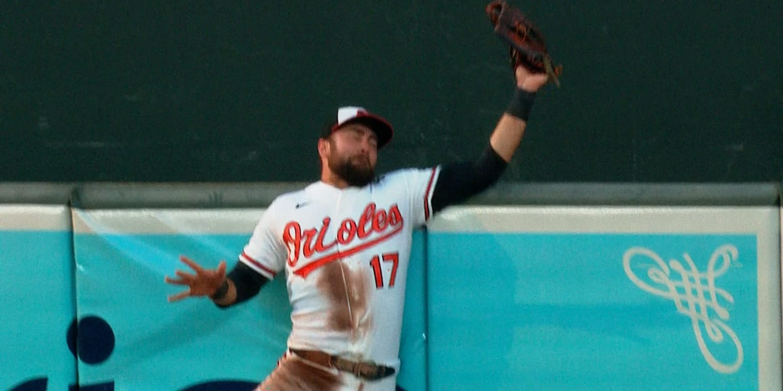 Déjà vu? Cowser robs 2nd HR in as many days with spectacular grab