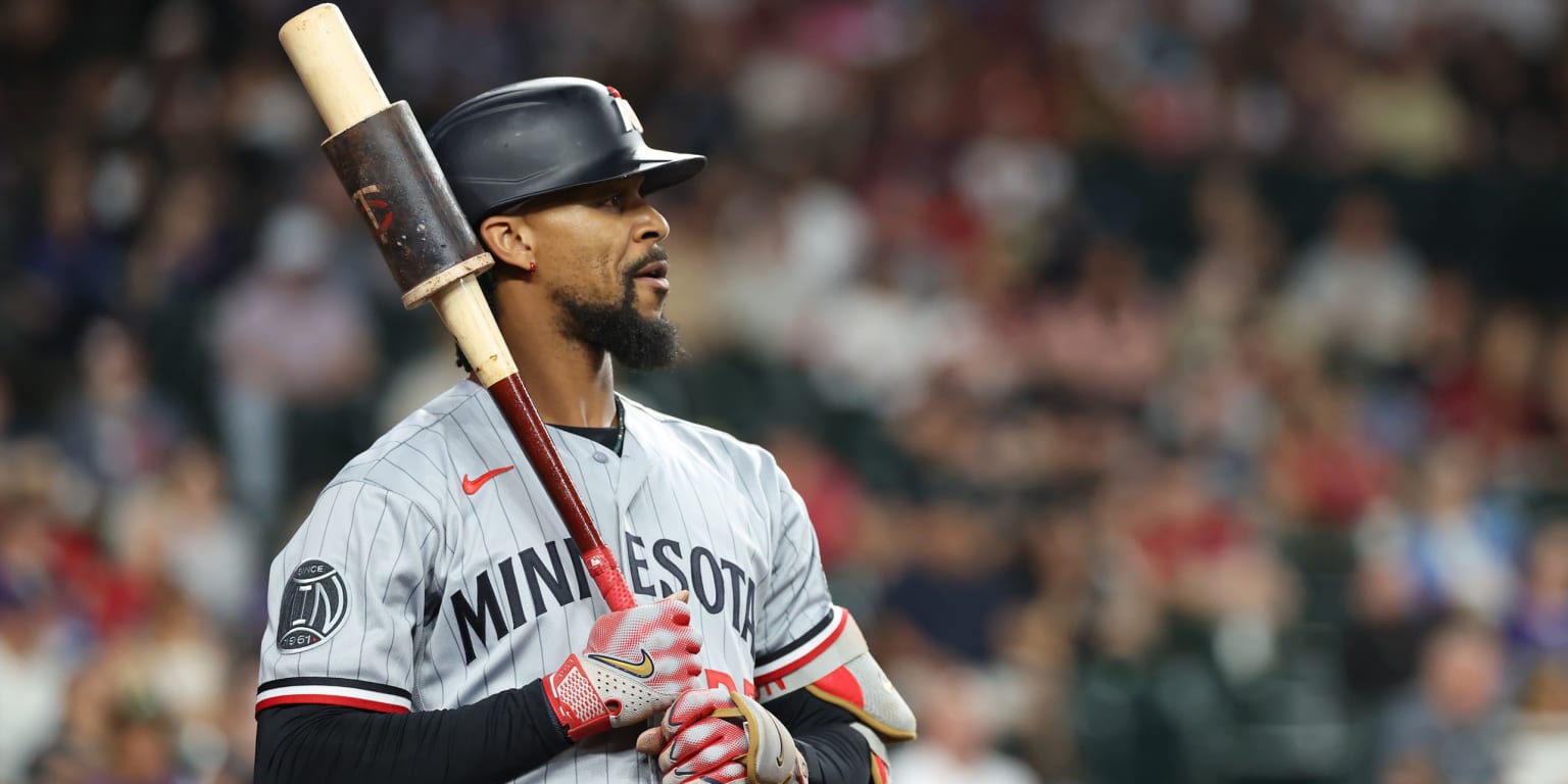 Buxton (hip) back in center field for Twins after 4-game absence
