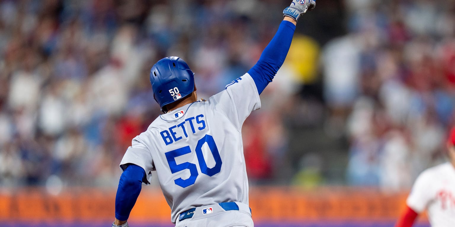 Dropped to 5th in order, Betts smashes 2 HRs on 4-hit night