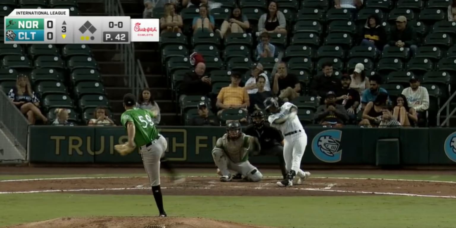After losing both parents to disease, Matthews cranks long HR on Vs. Cancer night
