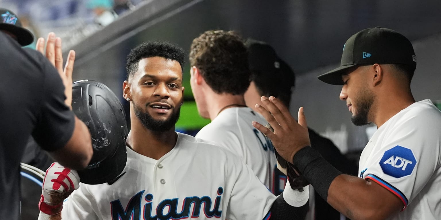Marlins pounce on Wheeler, rally back in 9th to end 12-game skid