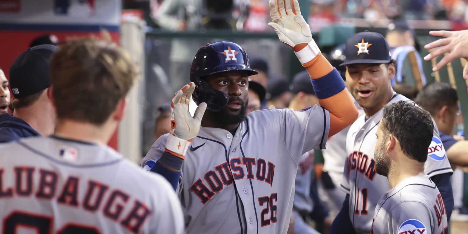 Astros score 4 in 9th with just 1 hit in improbable comeback win