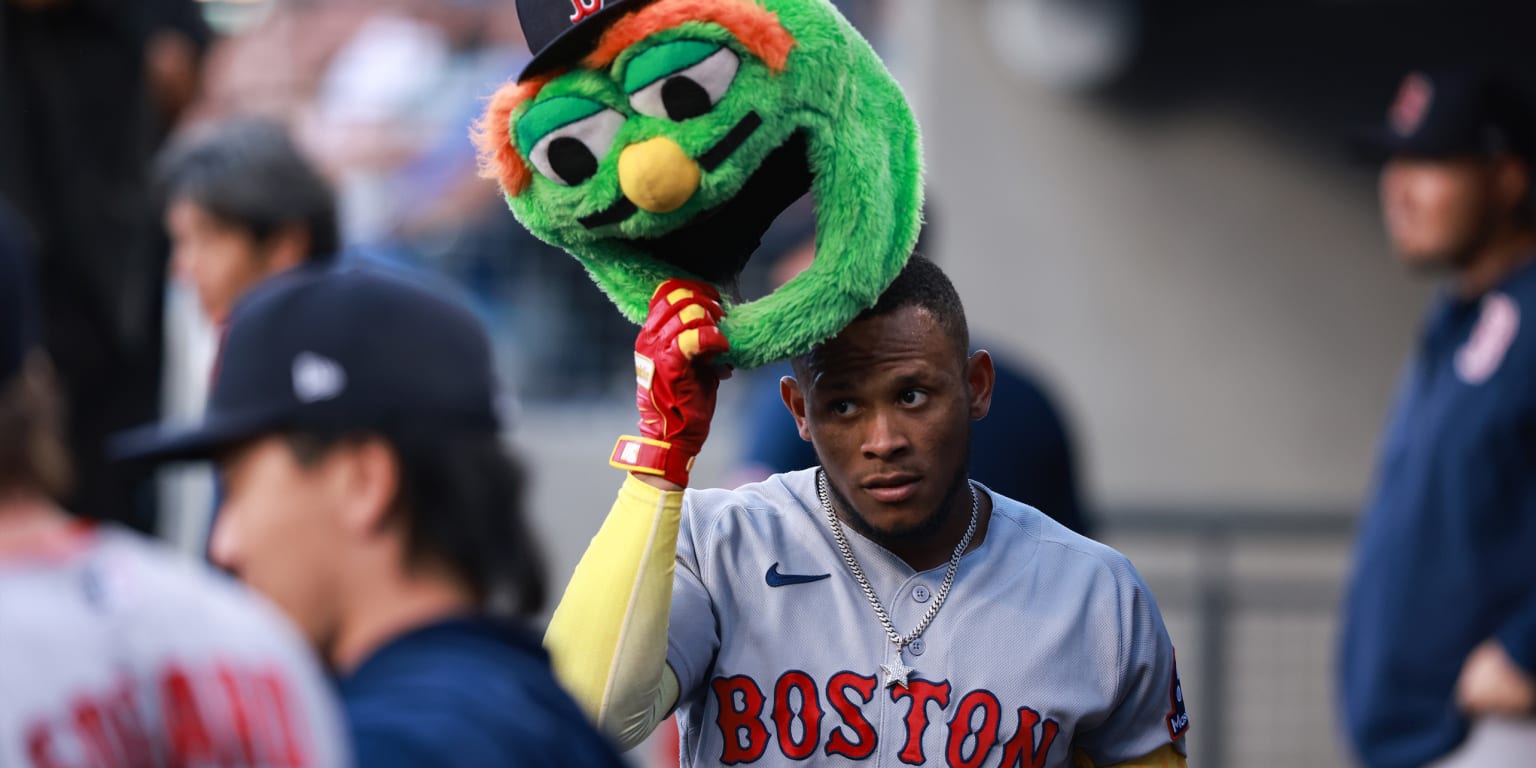 Red-hot Rafaela keeps Red Sox rolling with 2-HR night 