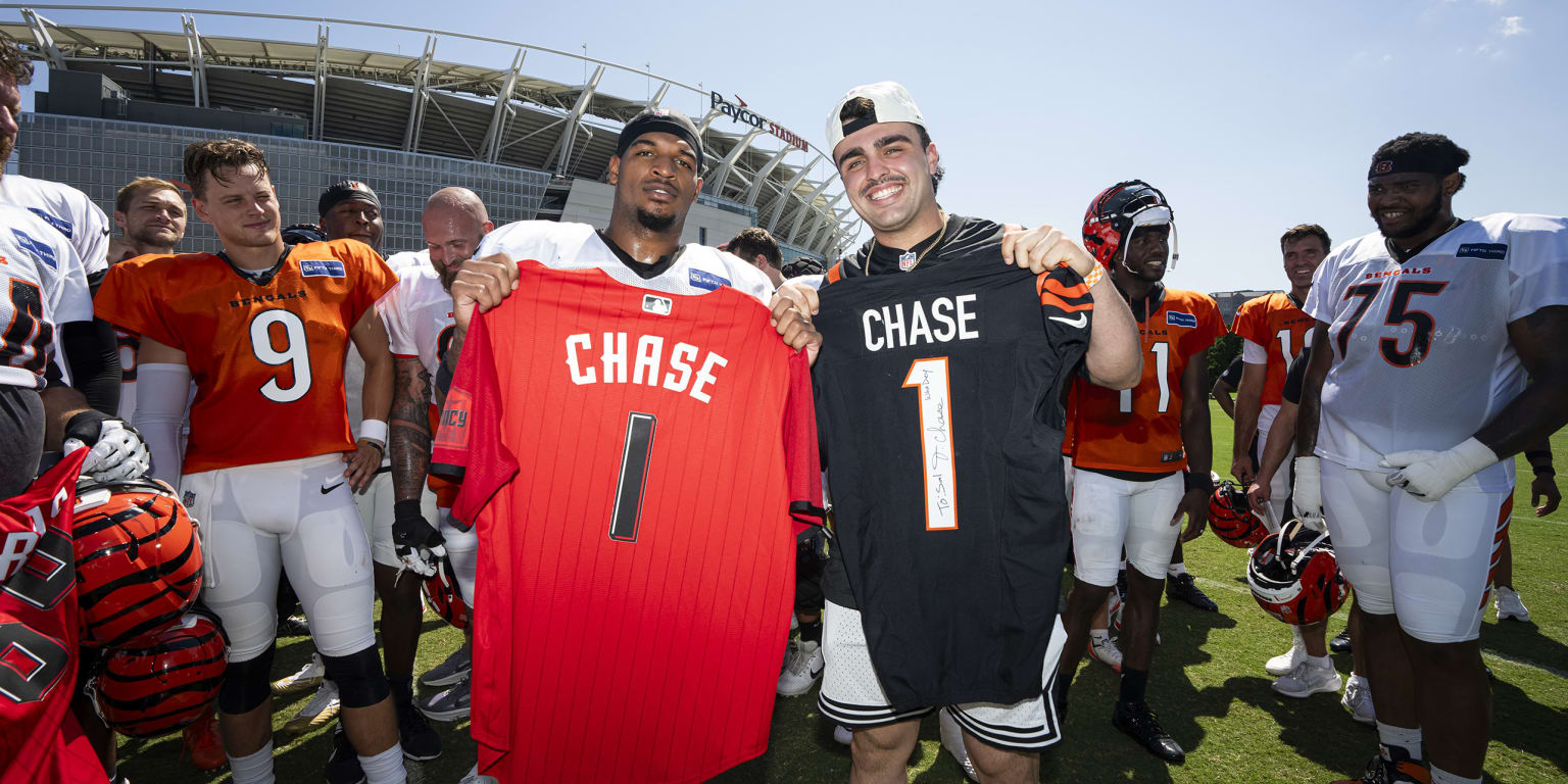 Sal Stewart meets Ja'Marr Chase at Bengals camp