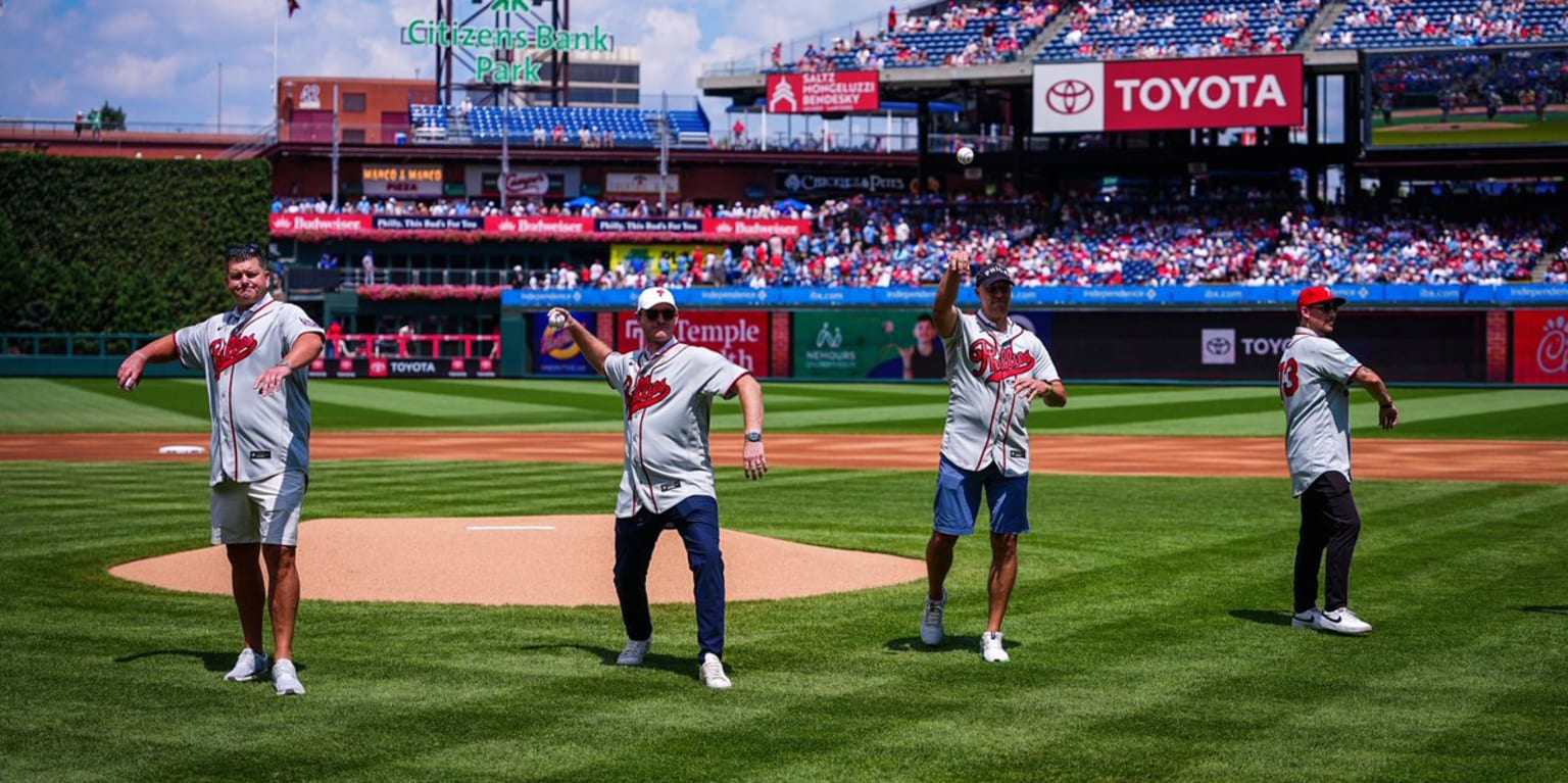 Phillies give 4 former players their 'Moonlight' moment in ode to Field of Dreams