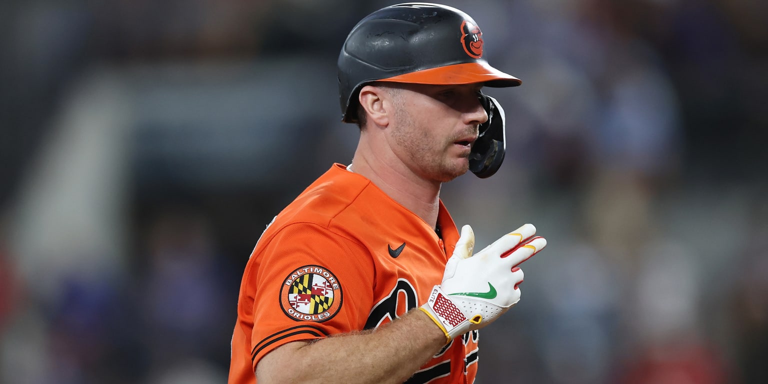 Alonso leads by example, re-energizes O's in 1st multihomer game with club