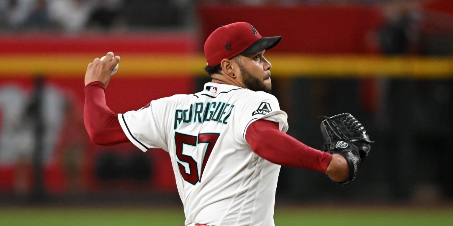 E-Rod's 115-pitch gem helps D-backs secure season series vs. LA for 1st time since '18