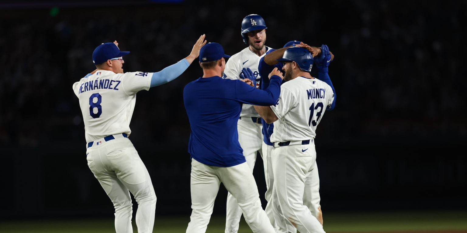Muncy delivers AGAIN with bases loaded -- this time with walk-off in 10th