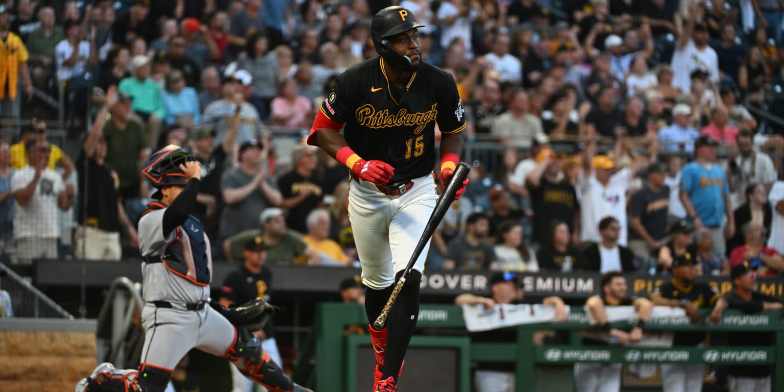 Cruz marks return from injured list with a homer -- and it was majestic
