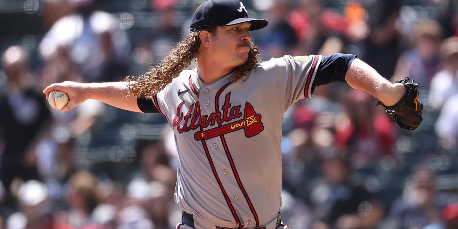 Holmes flirts with no-no in bounceback outing to get Braves back on track