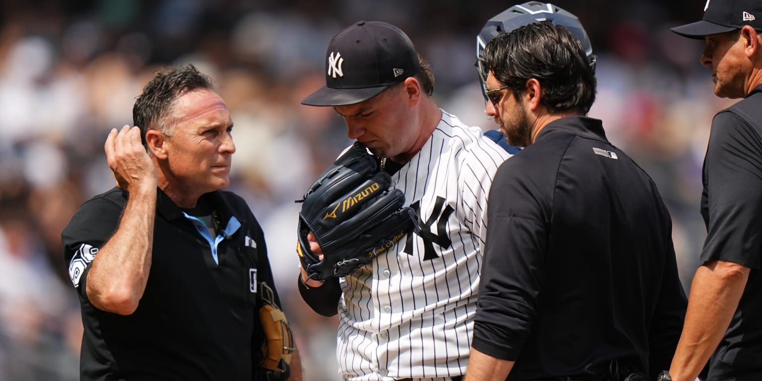 Weathers placed on IL with left forearm flexor strain day after early exit
