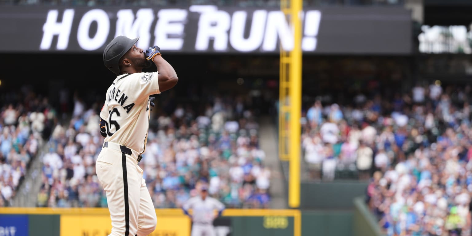 Randy, again! On heels of legendary game, Arozarena leads off with another HR
