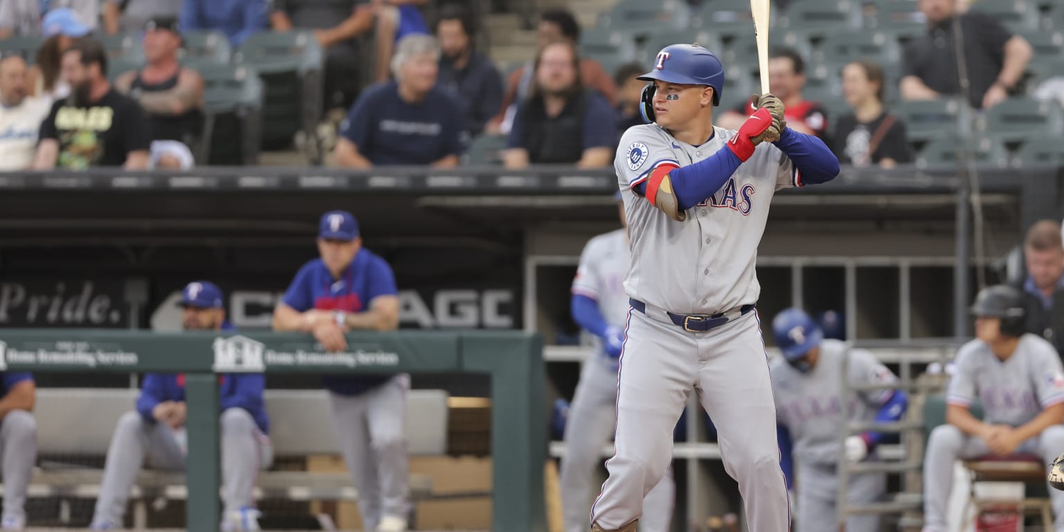 Pederson ejected after ABS challenge denied, banging bat in Rangers' dugout