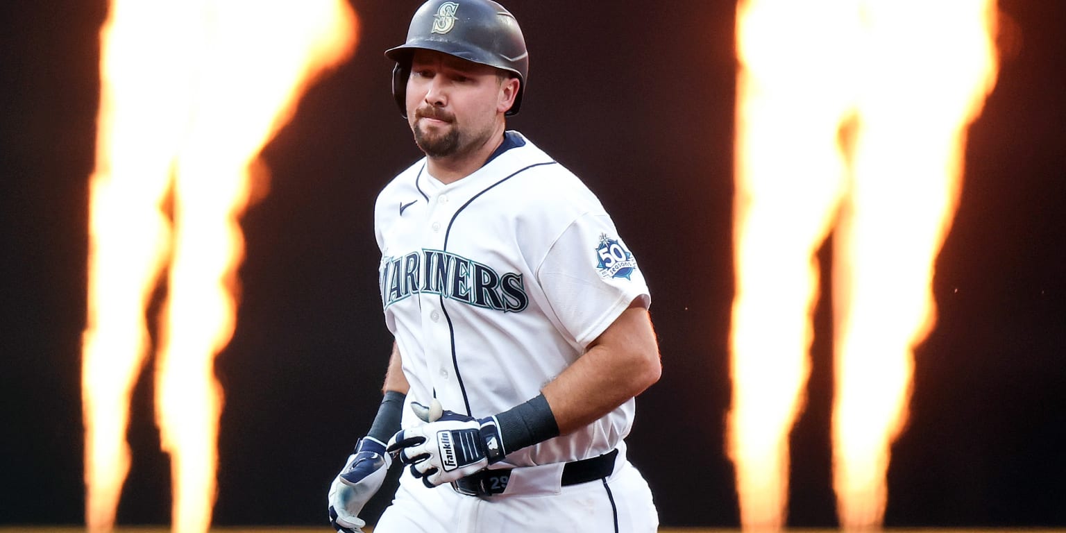 Big Dumper homers in 4th straight AB to continue surge