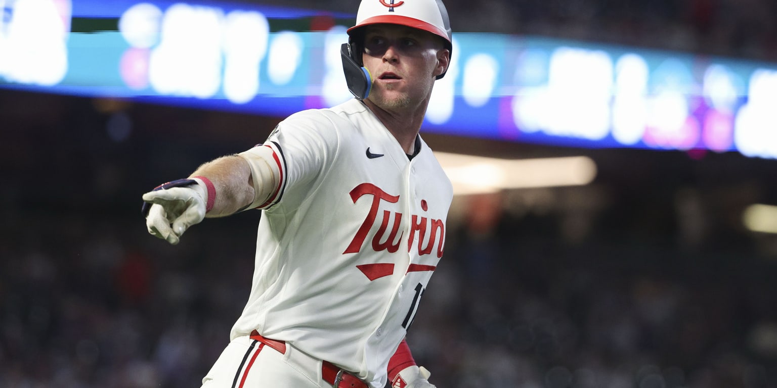 First hit, standing ovations highlight Jenkins' MLB debut