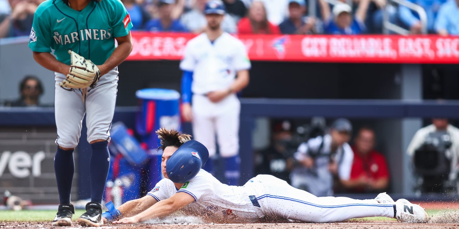 Blue Jays turn Mariners' miscues into comeback victory