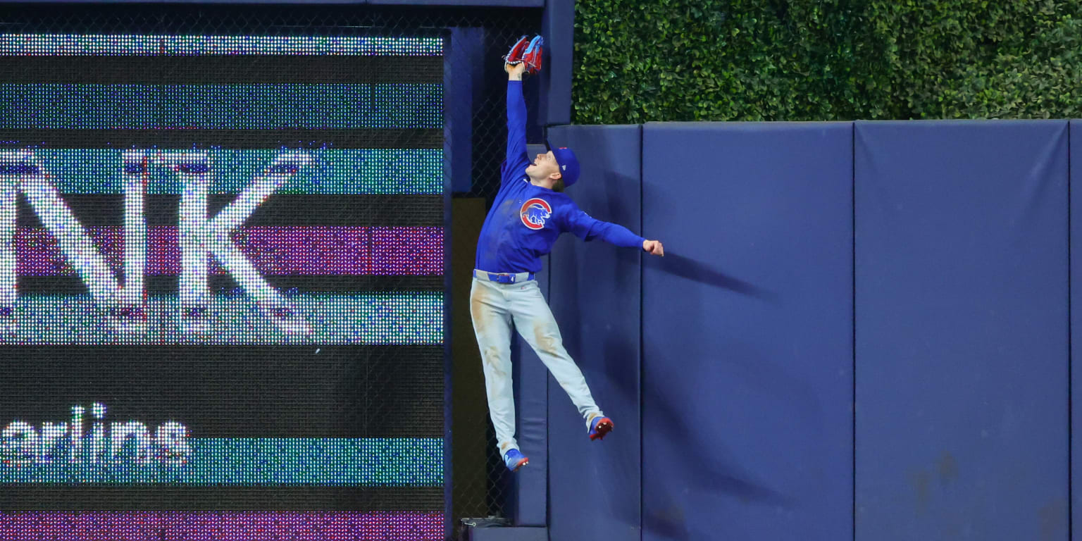 Top 5 highlights from a historically elite Cubs defense