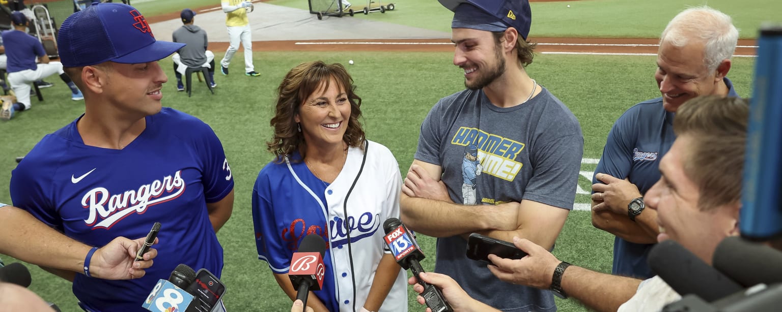 MLB メジャーリーグ リストバンド 母の日 Mother's Day ピンク 鳴る