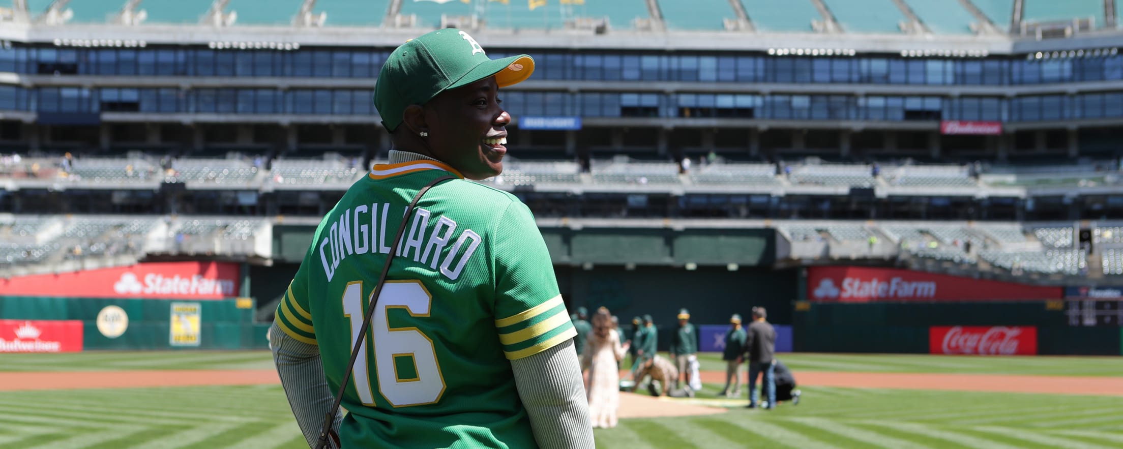 Oakland A's on X: Reunited! 1973 World Champion #Athletics reunited with  1973 World Series trophy. #40thAnniversary  / X