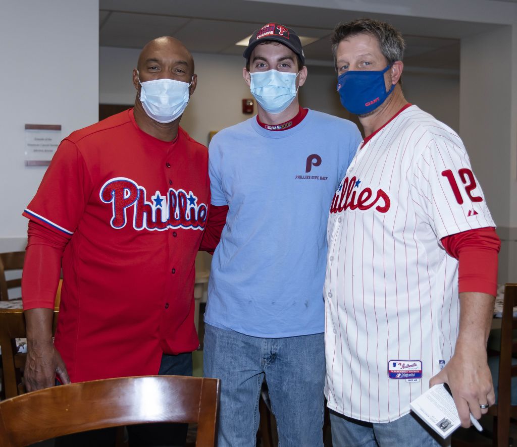 Phillies host Thanksgiving Dinner at Hope Lodge | Philadelphia Phillies ...